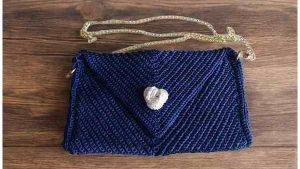 NAVY LUXE HANDGEHÄKELTE TASCHE